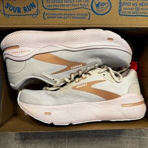 Brooks Ghost Max Women's Shoes - Gray and White
